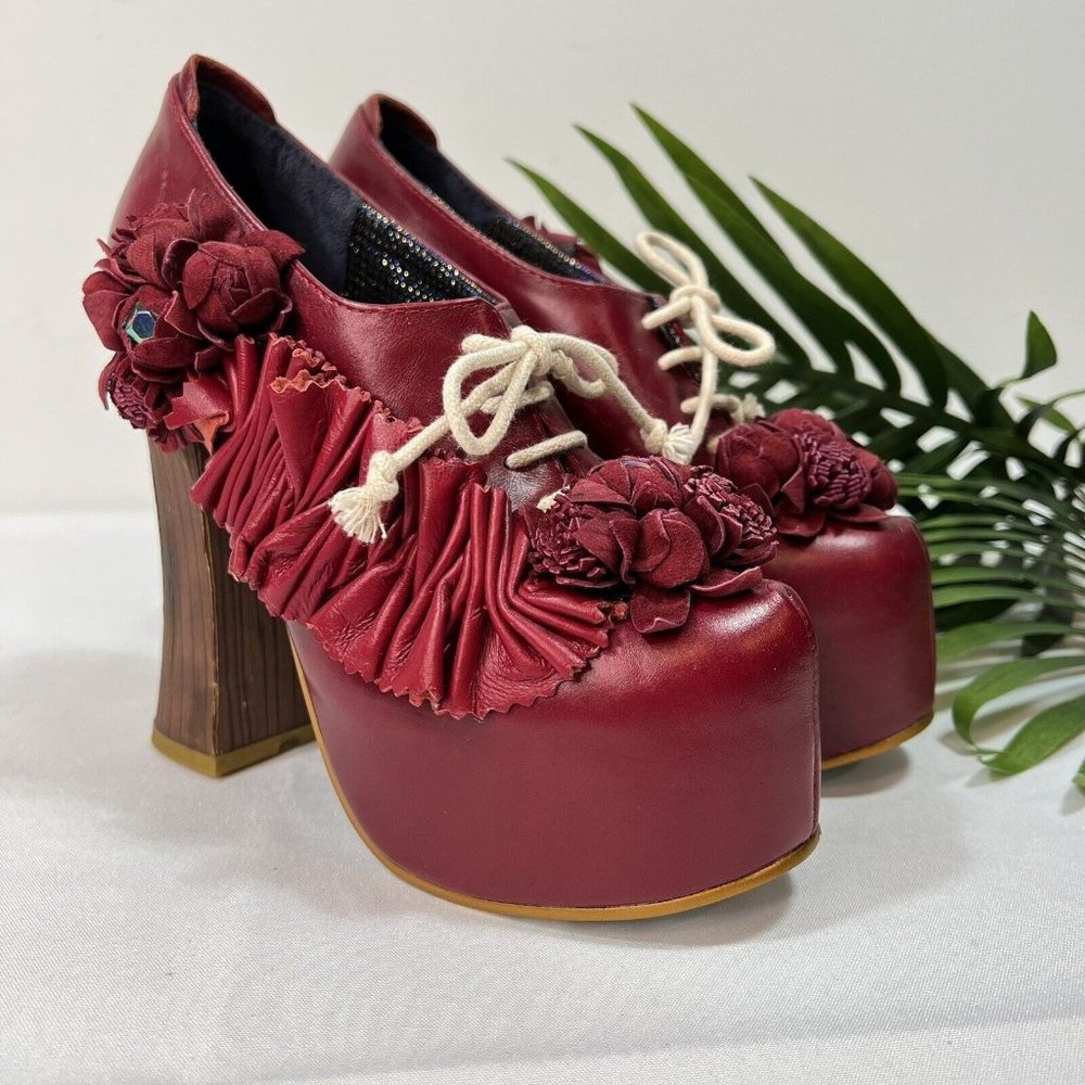IRREGULAR CHOICE Shoes 6.5 Red Pertrisha Closed Toe Platform Leather Pumps WOW!!